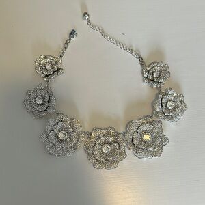 KATE SPADE. Elegant Silver Floral Bracelet
